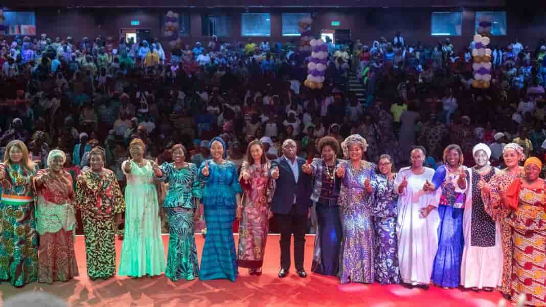 Présidentielle 2025 : des femmes mobilisent 20 millions de FCFA pour la candidature d’Alassane Ouattara