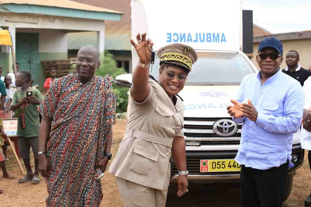 Côte d&rsquo;Ivoire : Siandou Fofana dote le village de Brindoukro d’une ambulance et lance la construction d’un centre de santé