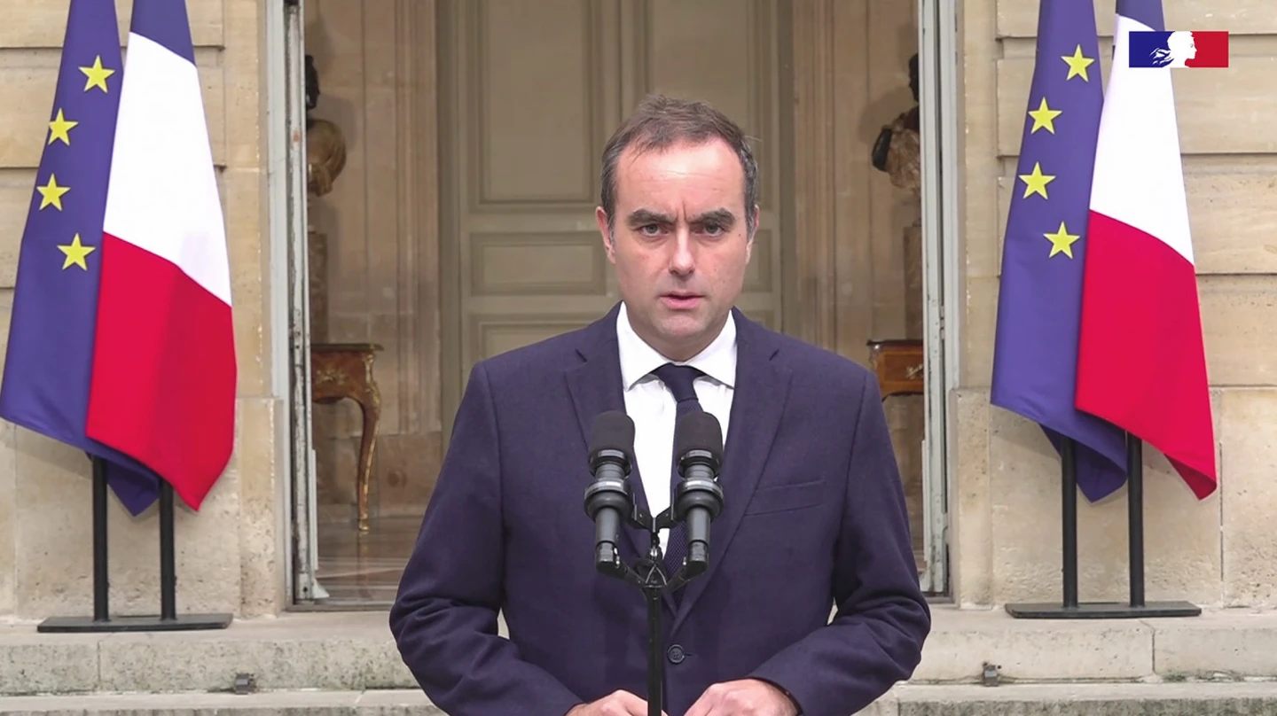 France: Macron mise sur la continuité en reconduisant Sébastien Lecornu à Matignon