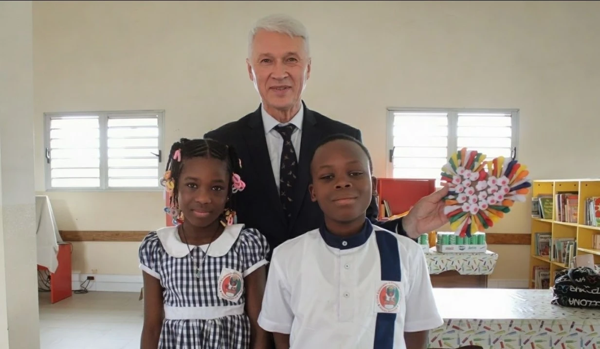 Quand Pouchkine inspire Abidjan : des enfants ivoiriens à la découverte du poète africain de Russie