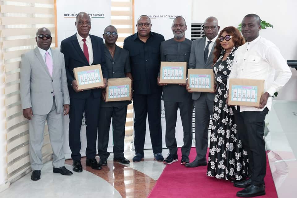 Présidentielle 2025 : la CEI réaffirme l’équité avec la remise des supports de campagne