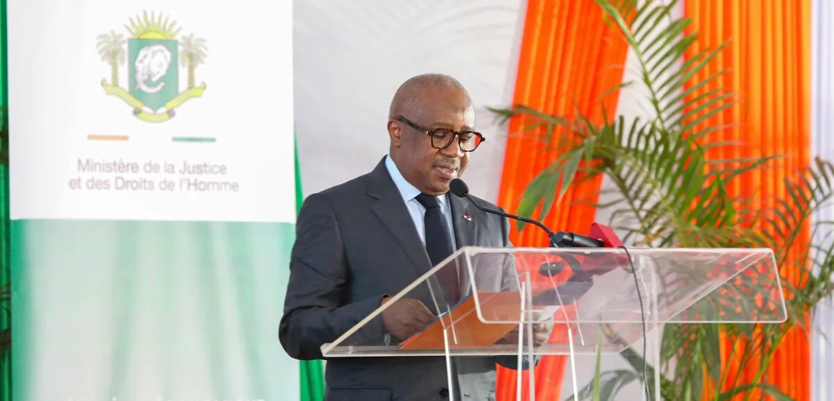 Côte d’Ivoire : le gouvernement répond aux critiques d’Amnesty sur la gestion des manifestations