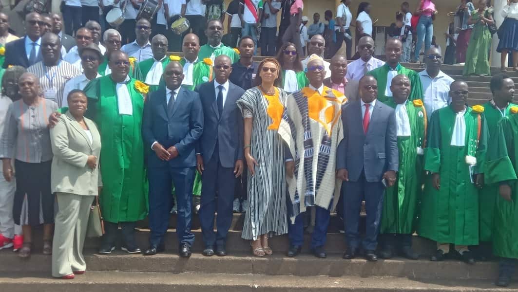 Abidjan : l’Université FHB rend hommage au Pr Hugues Koné, pionnier des sciences de la communication