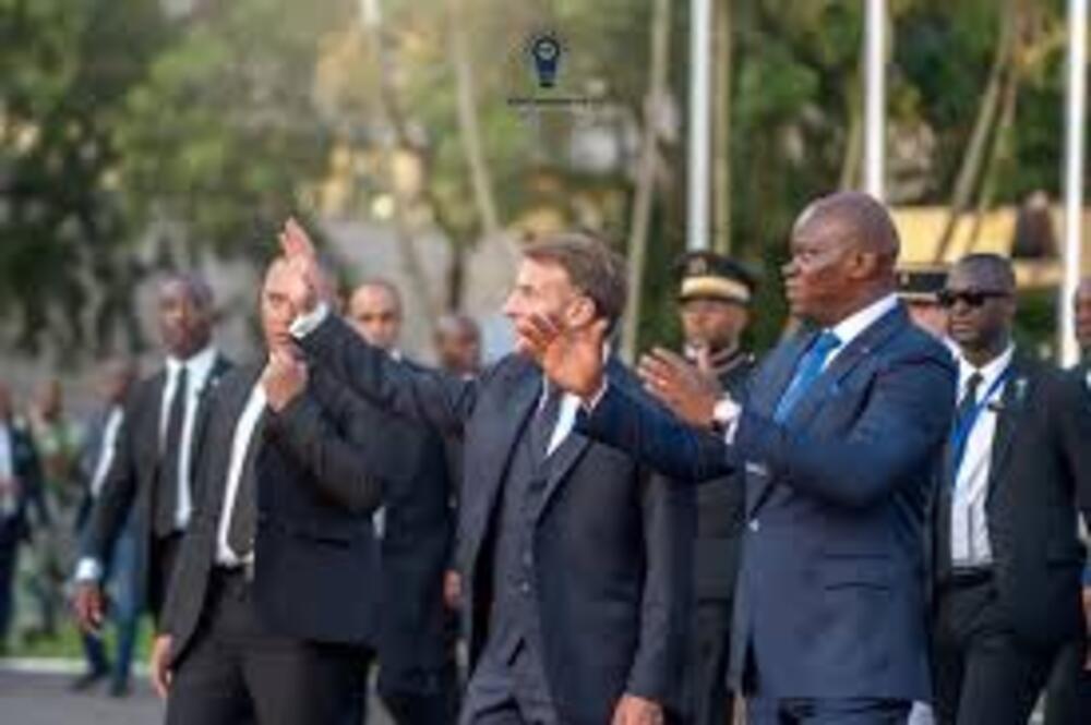 Gabon: Macron accueilli triomphalement au Gabon pour sa première visite sous l’ère Oligui Nguema 