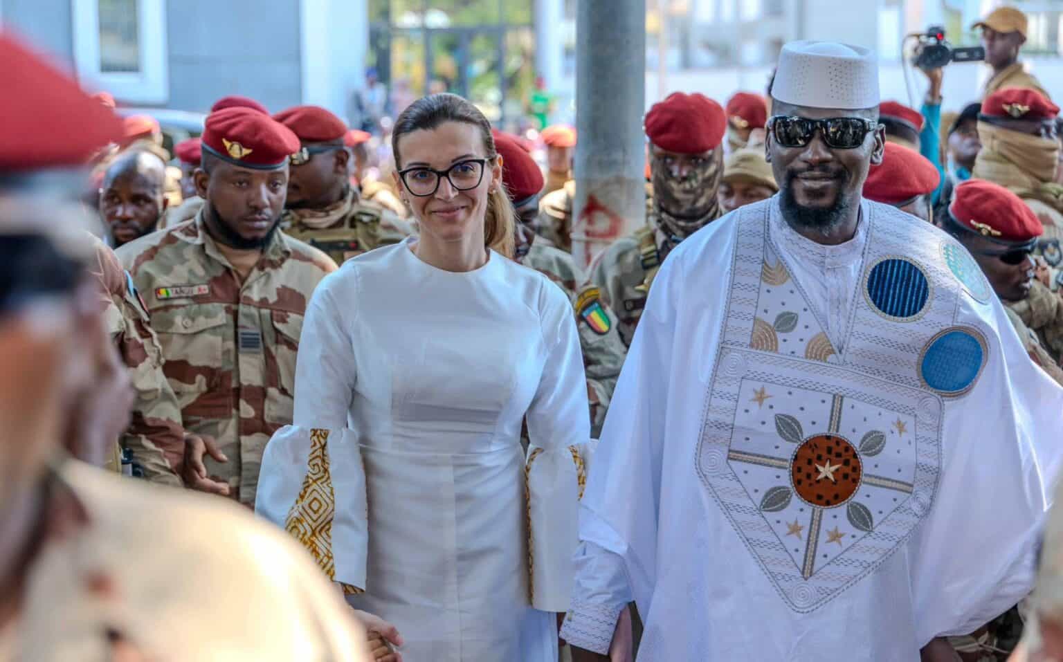 Présidentielle guinéenne : Mamadi Doumbouya accomplit son devoir civique et appelle à un vote apaisé