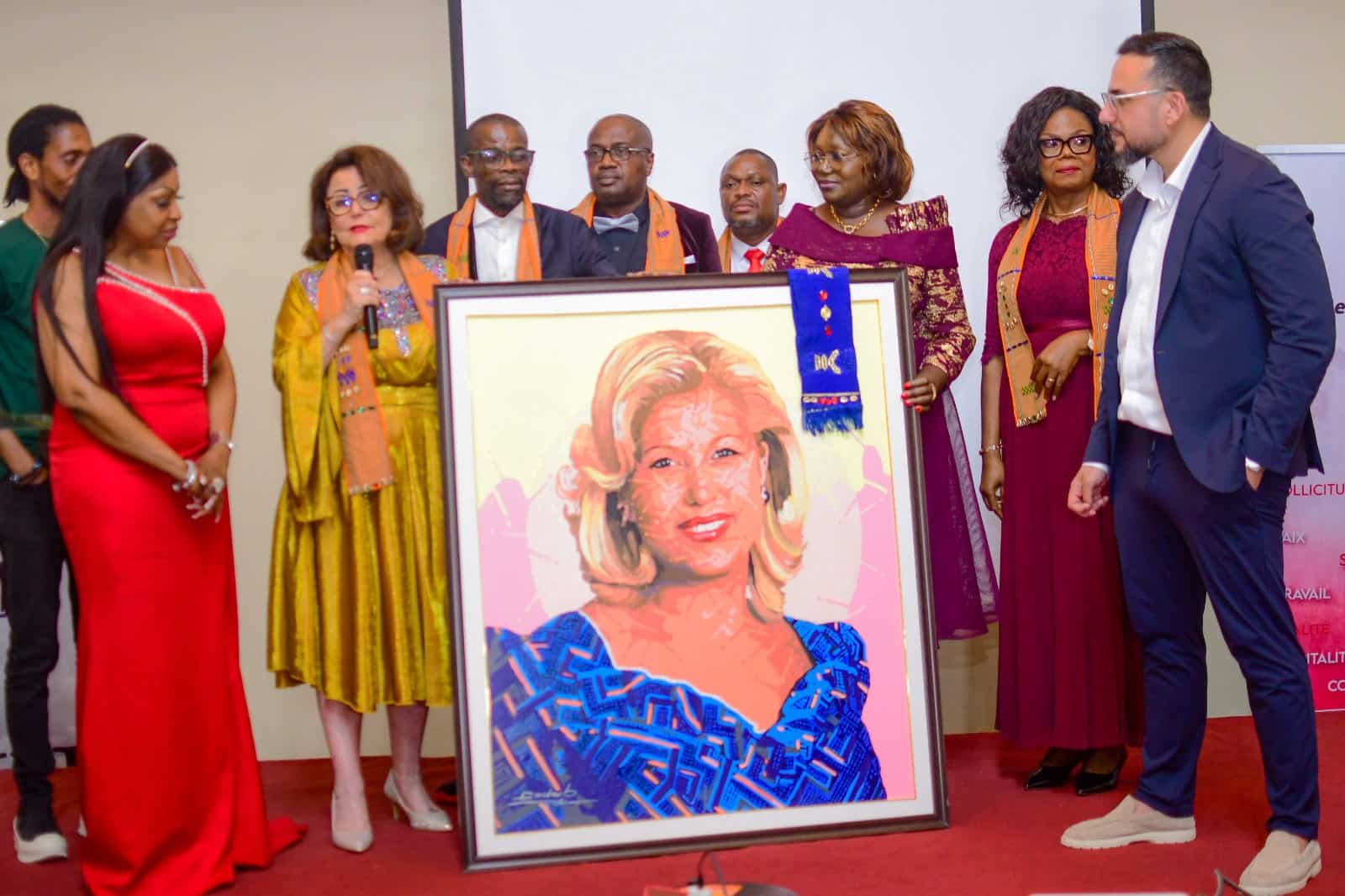 La Nuit des Dames de l’Excellence 2025 : un geste artistique célèbre l’engagement et l’impact social de la Première Dame