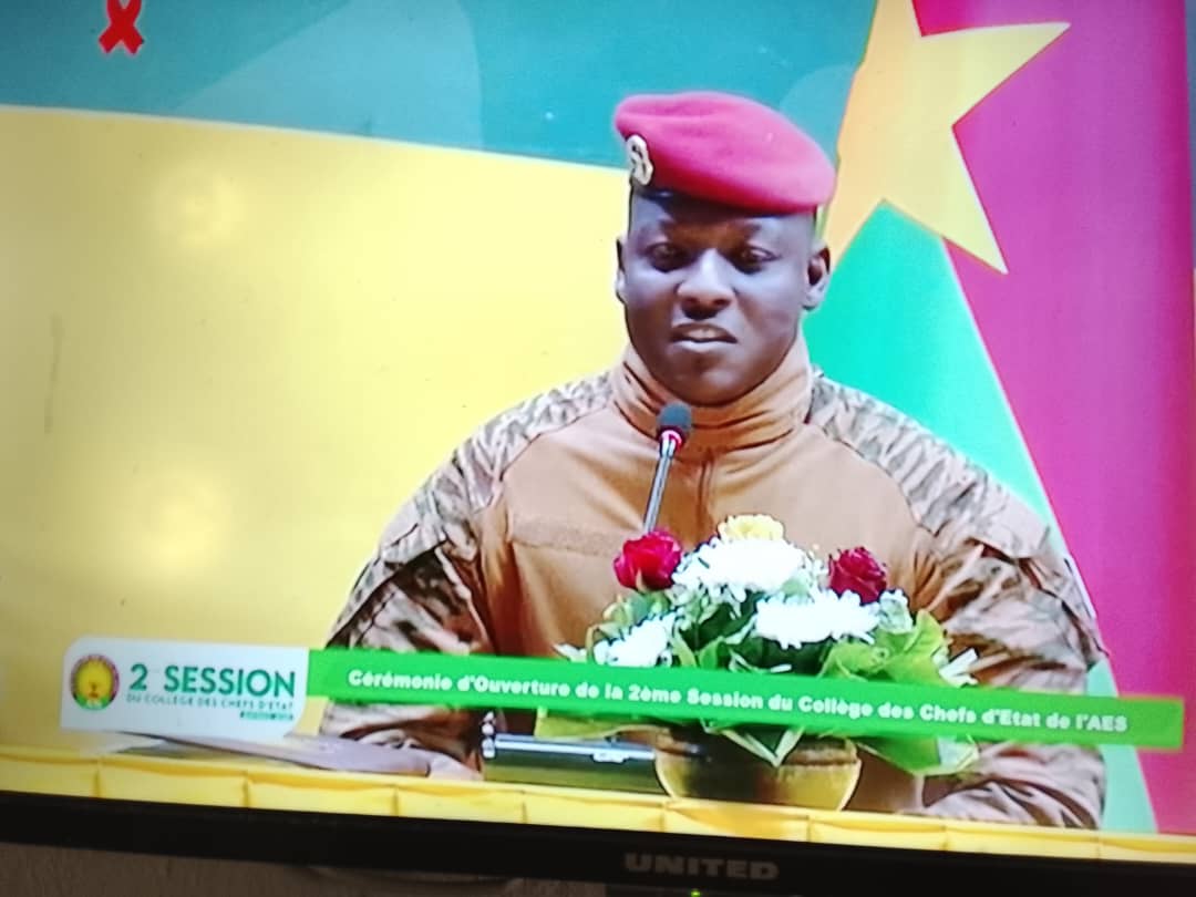 Sommet de l’AES à Bamako : le président burkinabè alerte sur un « hiver noir » et appelle à l’unité face aux menaces impérialistes