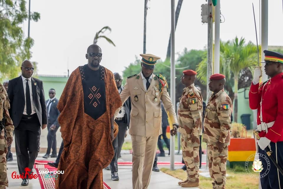 La CEDEAO réintègre la Guinée et met fin aux sanctions après la transition politique