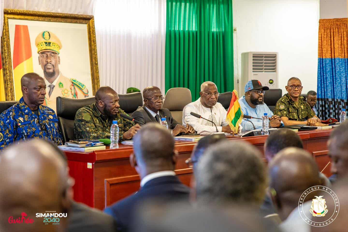 Guinée : Mamadi Doumbouya forme un gouvernement de 20 ministres et reconduit Amadou Oury Bah au poste de Premier ministre