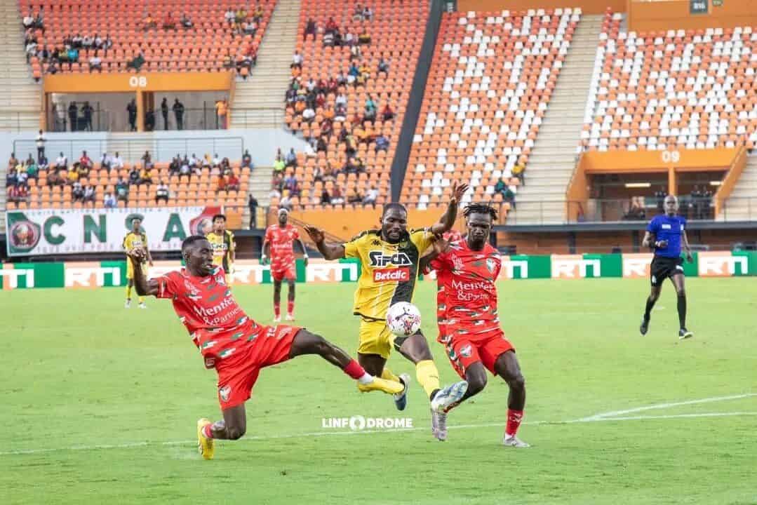 DERBY CHAOS : l’ASEC Mimosas s’impose sur un penalty contesté contre l’Africa