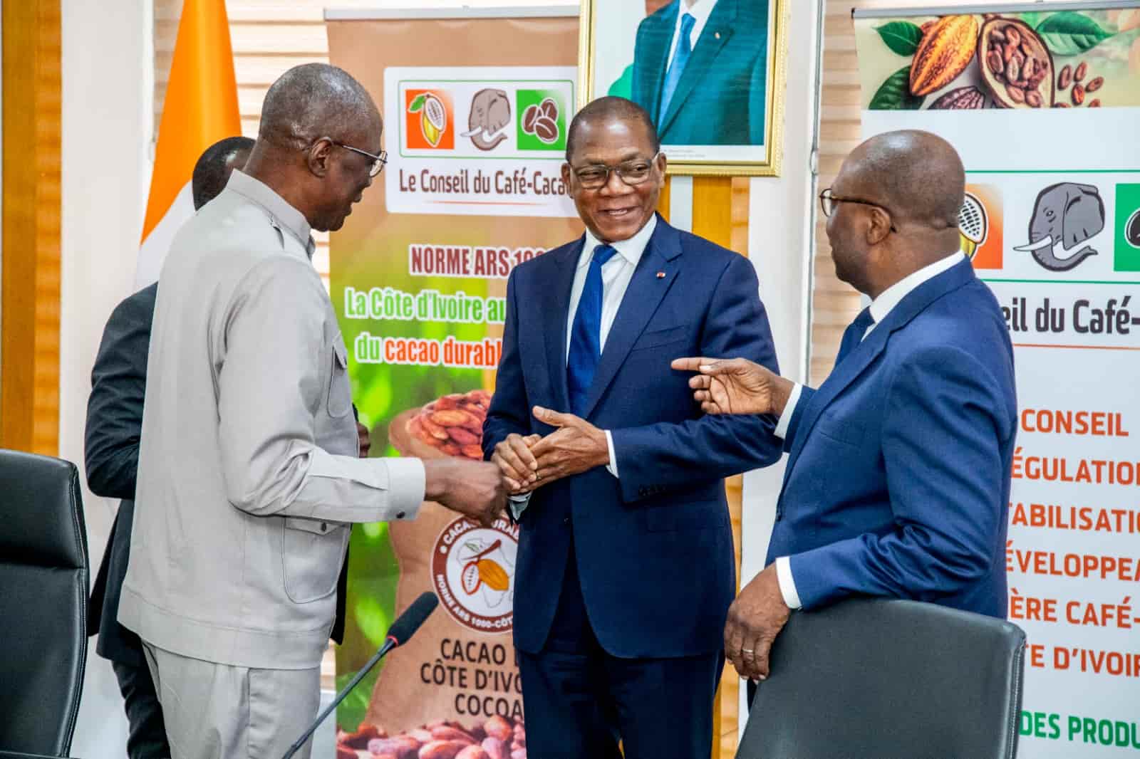 Crise du cacao : le gouvernement rassure et promet l’évacuation rapide des stocks